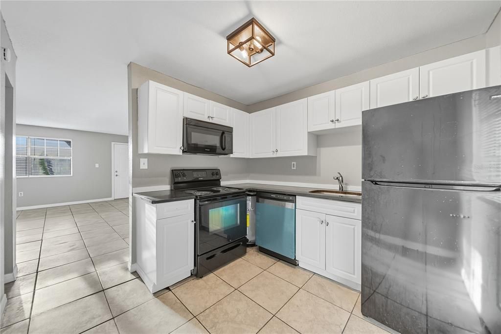 For Sale: $140,000 (2 beds, 1 baths, 899 Square Feet)