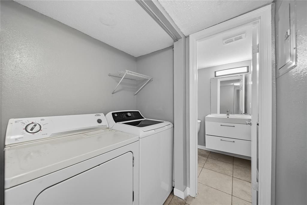 For Sale: $140,000 (2 beds, 1 baths, 899 Square Feet)