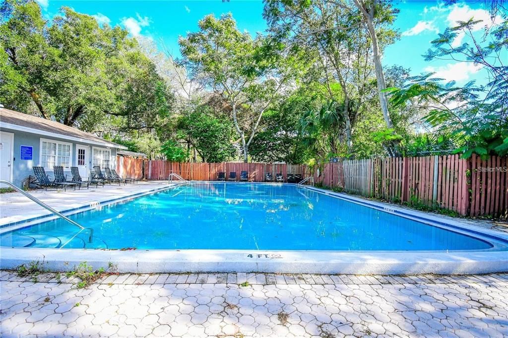 For Sale: $140,000 (2 beds, 1 baths, 899 Square Feet)