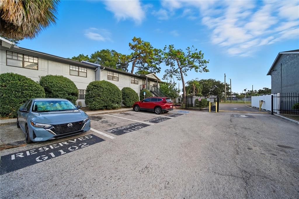 For Sale: $140,000 (2 beds, 1 baths, 899 Square Feet)