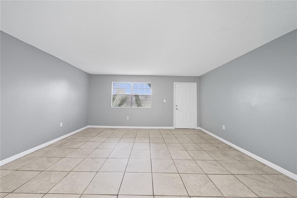 For Sale: $140,000 (2 beds, 1 baths, 899 Square Feet)