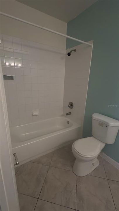 Activo con contrato: $1,690 (3 camas, 2 baños, 1200 Pies cuadrados)