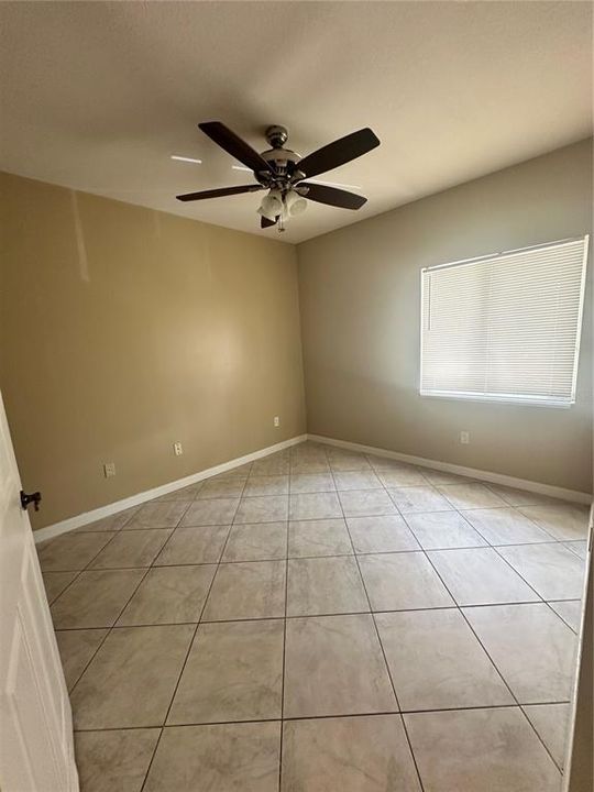 Activo con contrato: $1,690 (3 camas, 2 baños, 1200 Pies cuadrados)