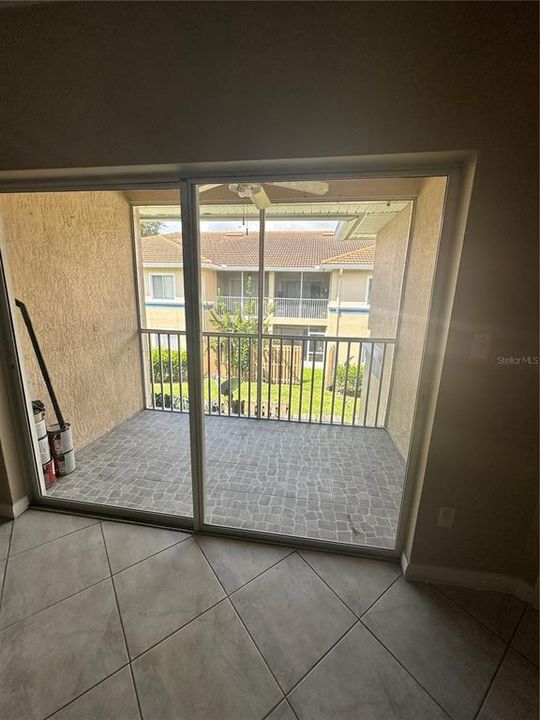 Activo con contrato: $1,690 (3 camas, 2 baños, 1200 Pies cuadrados)