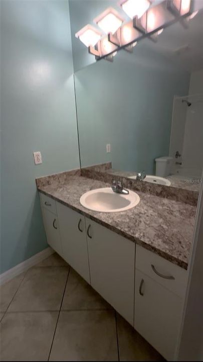 Activo con contrato: $1,690 (3 camas, 2 baños, 1200 Pies cuadrados)