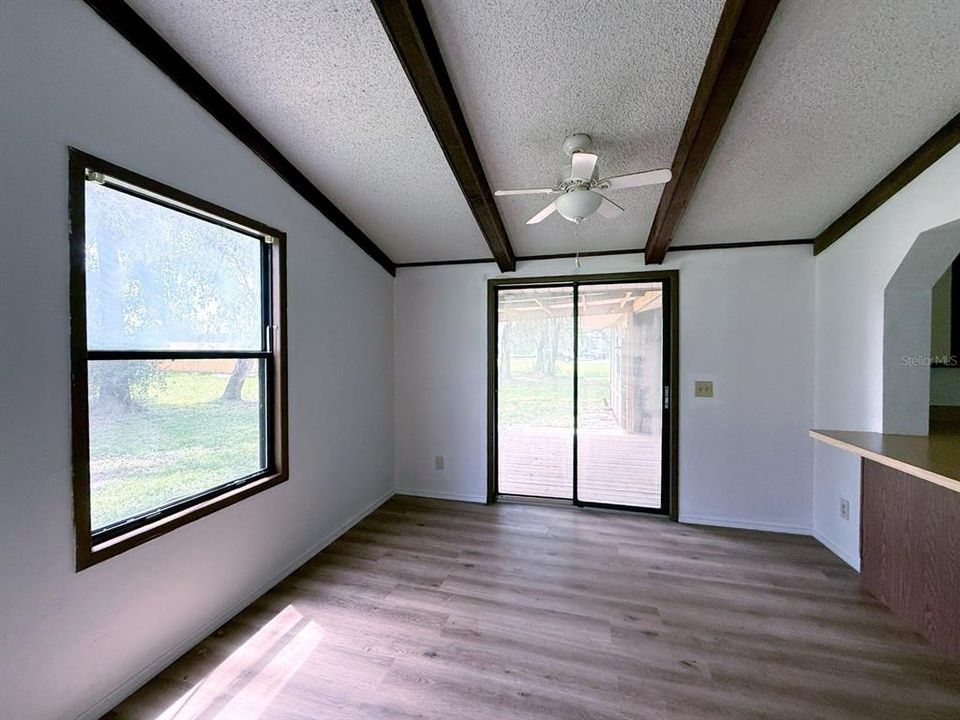 待售: $249,900 (3 贝兹, 2 浴室, 1152 平方英尺)