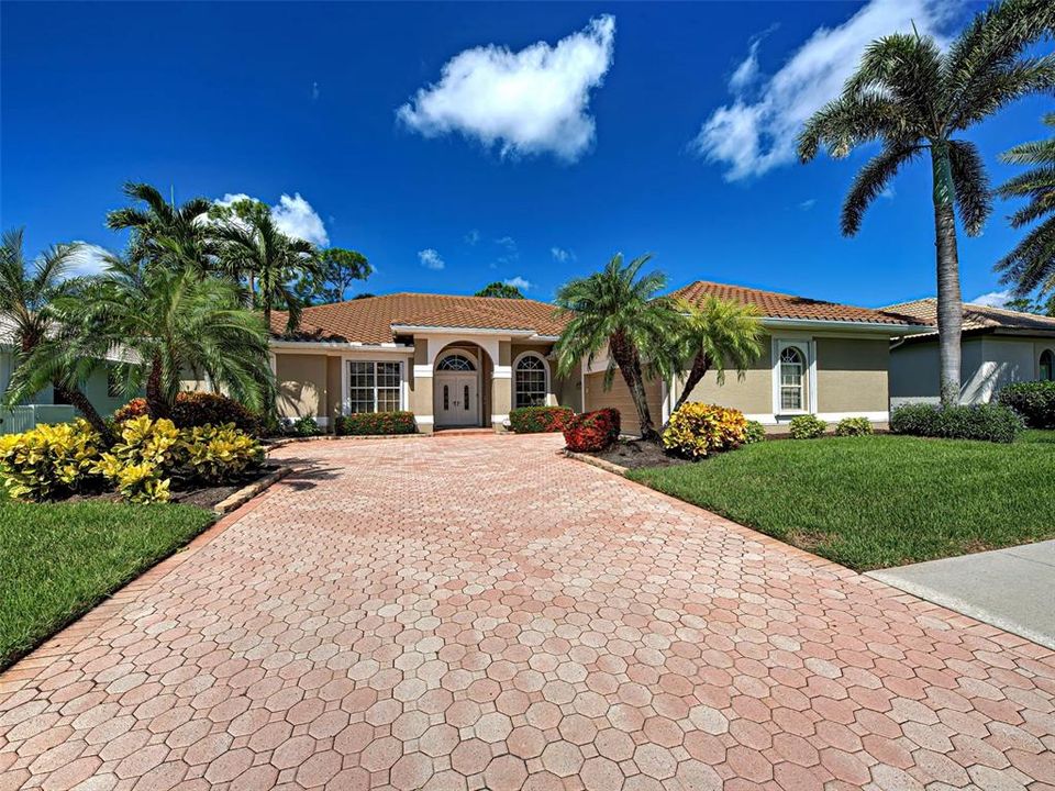 Activo con contrato: $724,000 (3 camas, 2 baños, 3041 Pies cuadrados)