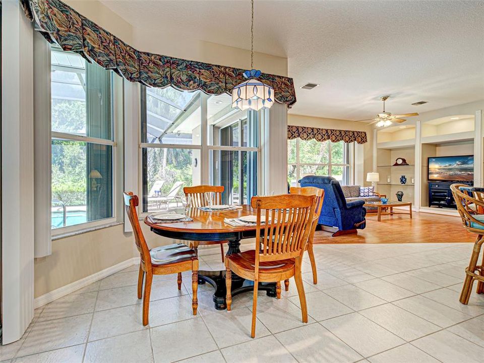 Activo con contrato: $724,000 (3 camas, 2 baños, 3041 Pies cuadrados)