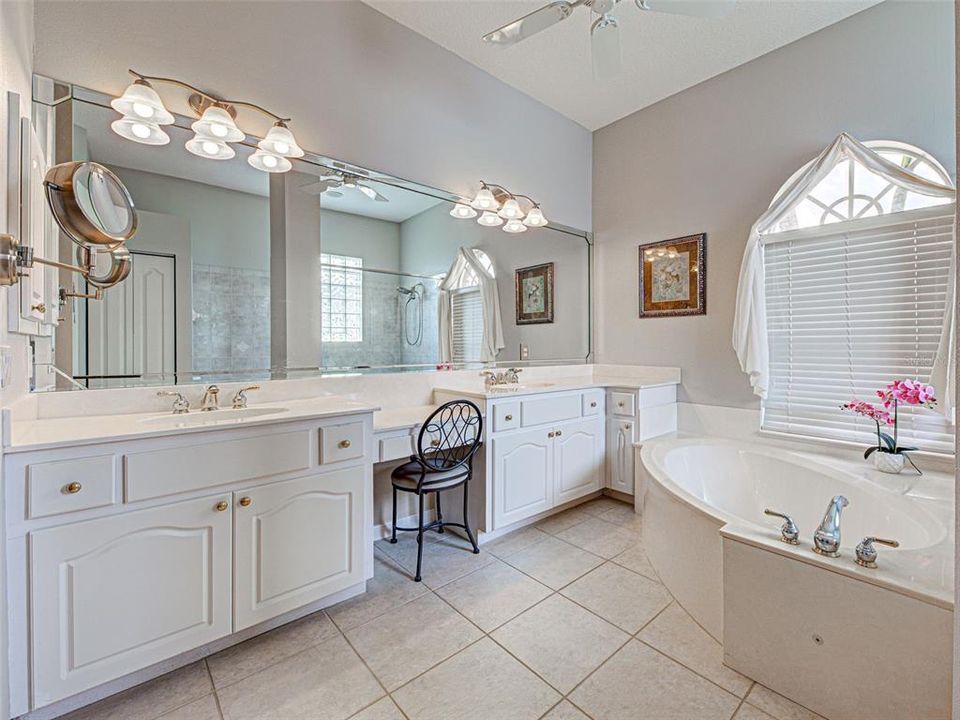 Activo con contrato: $724,000 (3 camas, 2 baños, 3041 Pies cuadrados)