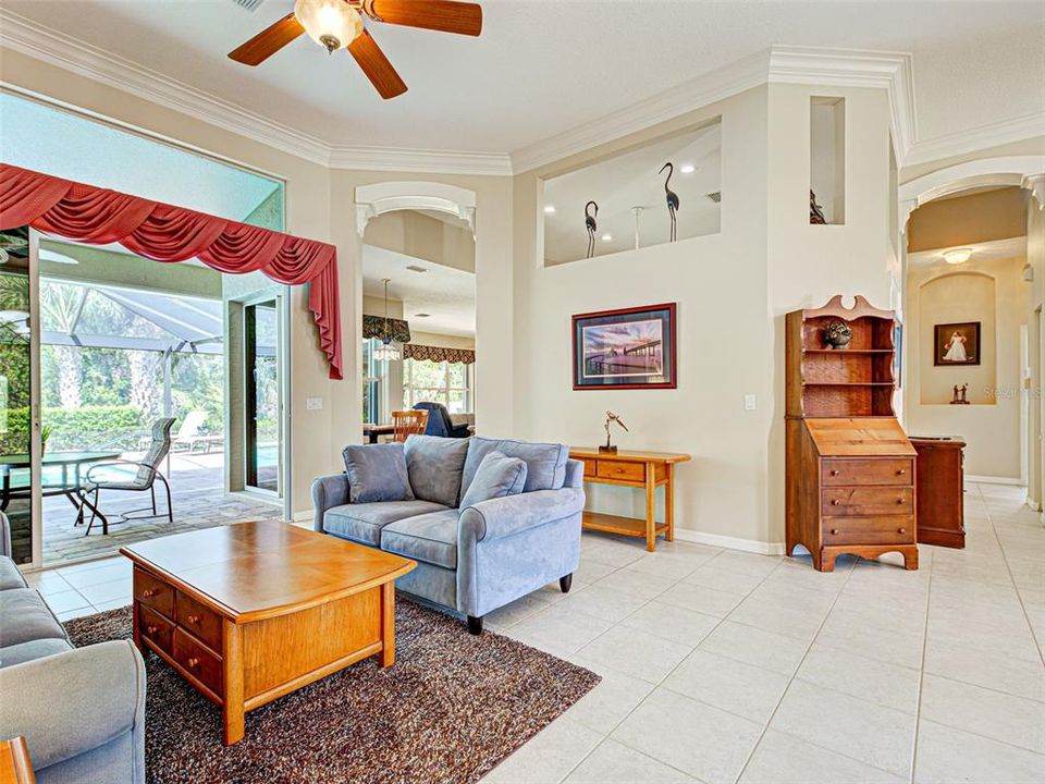 Activo con contrato: $724,000 (3 camas, 2 baños, 3041 Pies cuadrados)