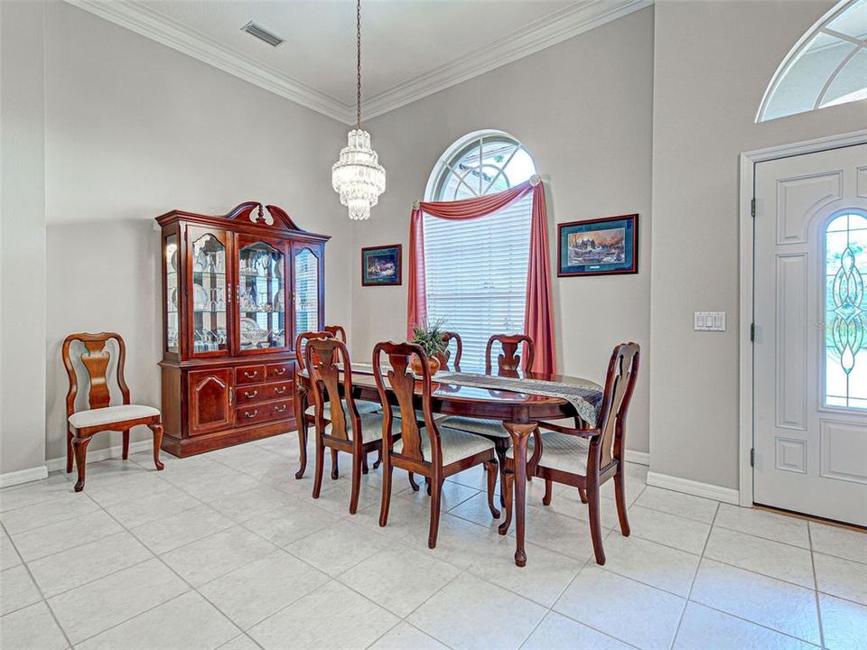 Activo con contrato: $724,000 (3 camas, 2 baños, 3041 Pies cuadrados)