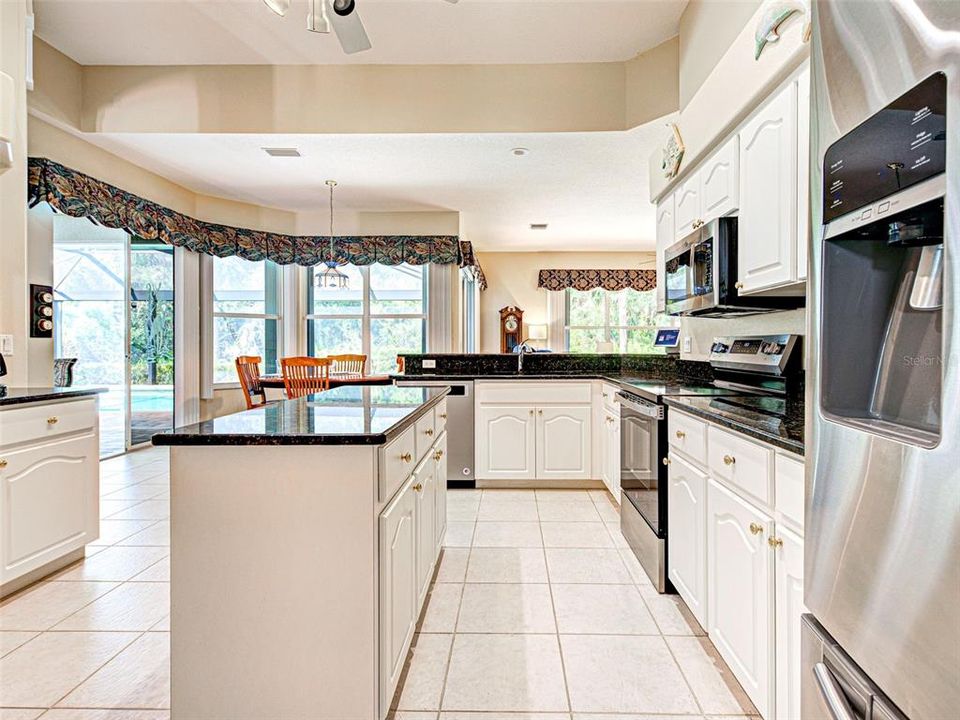 Activo con contrato: $724,000 (3 camas, 2 baños, 3041 Pies cuadrados)