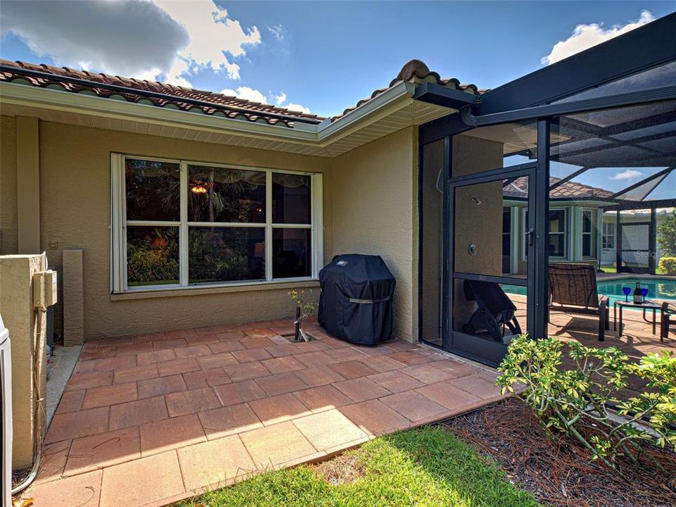 Activo con contrato: $724,000 (3 camas, 2 baños, 3041 Pies cuadrados)