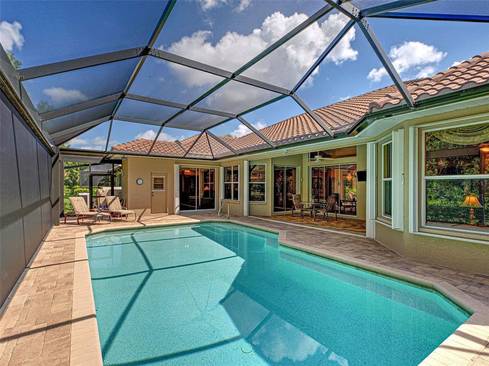 Activo con contrato: $724,000 (3 camas, 2 baños, 3041 Pies cuadrados)