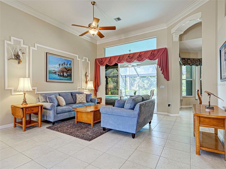 Activo con contrato: $724,000 (3 camas, 2 baños, 3041 Pies cuadrados)