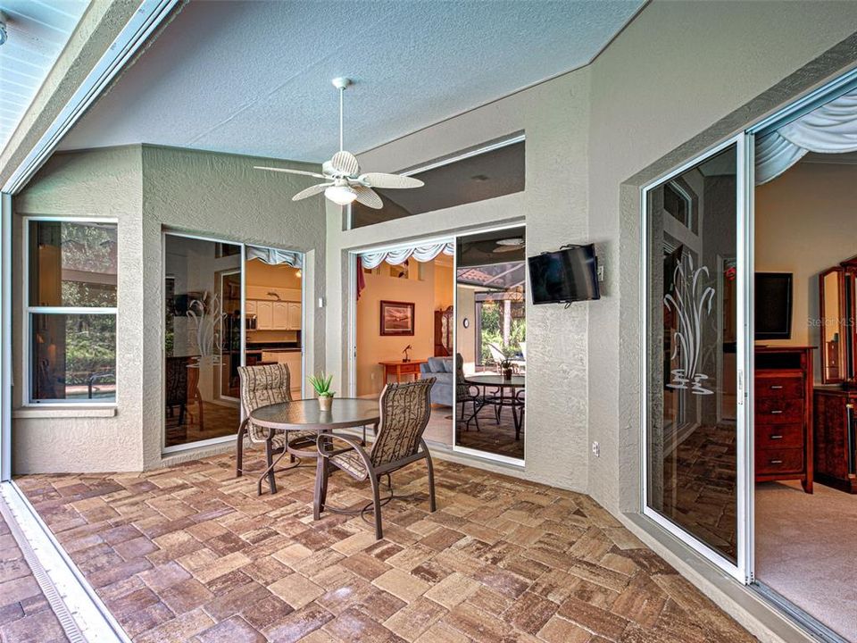 Activo con contrato: $724,000 (3 camas, 2 baños, 3041 Pies cuadrados)