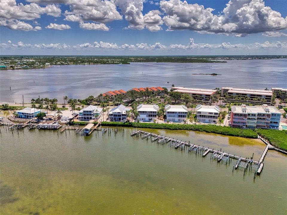 На продажу: $550,000 (2 спален, 2 ванн, 1322 Квадратных фут)