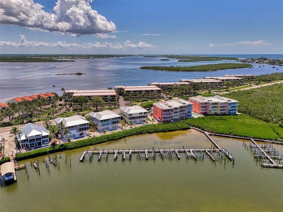 На продажу: $550,000 (2 спален, 2 ванн, 1322 Квадратных фут)