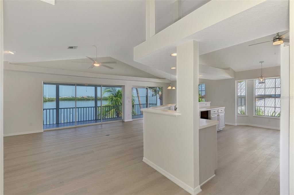 На продажу: $550,000 (2 спален, 2 ванн, 1322 Квадратных фут)