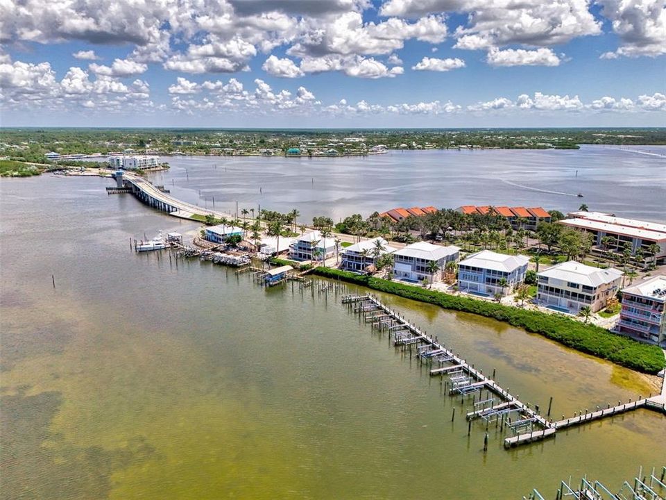 На продажу: $550,000 (2 спален, 2 ванн, 1322 Квадратных фут)