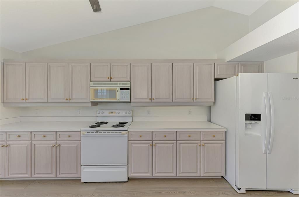 На продажу: $550,000 (2 спален, 2 ванн, 1322 Квадратных фут)