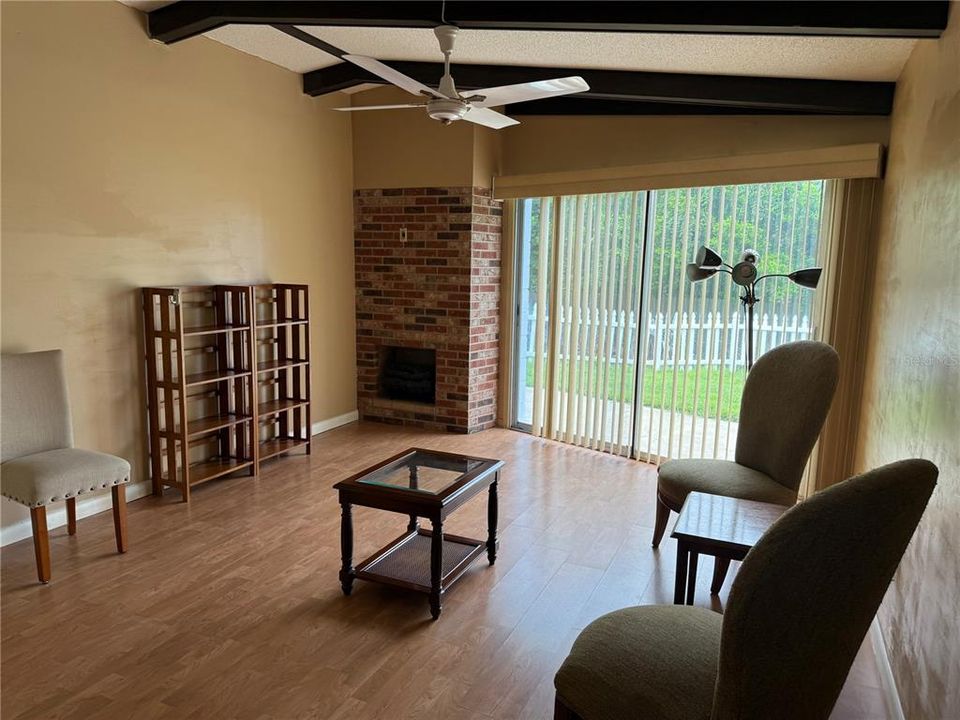 出租: $1,800 (2 贝兹, 2 浴室, 1418 平方英尺)