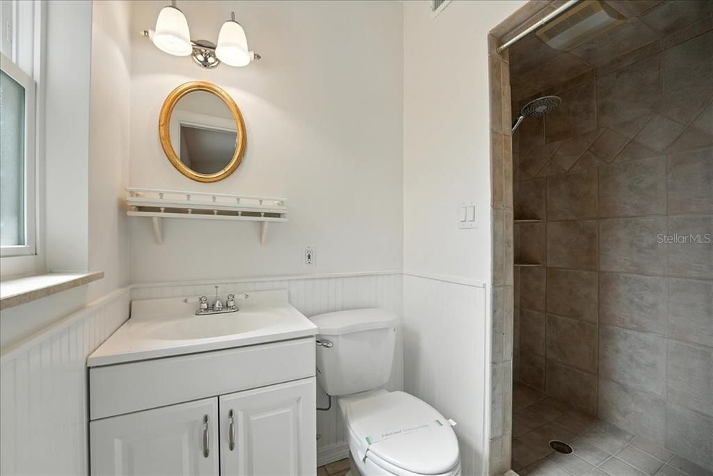 合同活跃: $3,295 (3 贝兹, 3 浴室, 1750 平方英尺)