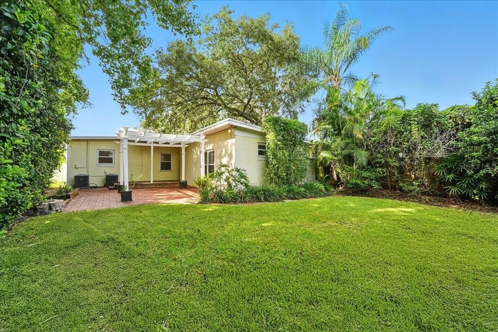 合同活跃: $3,295 (3 贝兹, 3 浴室, 1750 平方英尺)