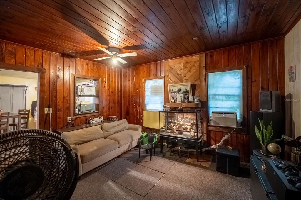 Active With Contract: $119,000 (3 beds, 1 baths, 754 Square Feet)