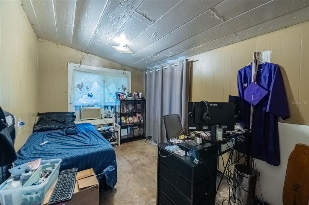 Active With Contract: $119,000 (3 beds, 1 baths, 754 Square Feet)