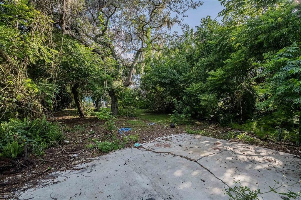 Active With Contract: $119,000 (3 beds, 1 baths, 754 Square Feet)