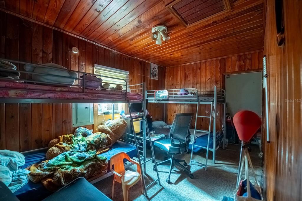 Active With Contract: $119,000 (3 beds, 1 baths, 754 Square Feet)