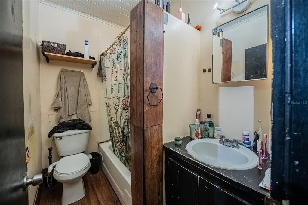 Active With Contract: $119,000 (3 beds, 1 baths, 754 Square Feet)