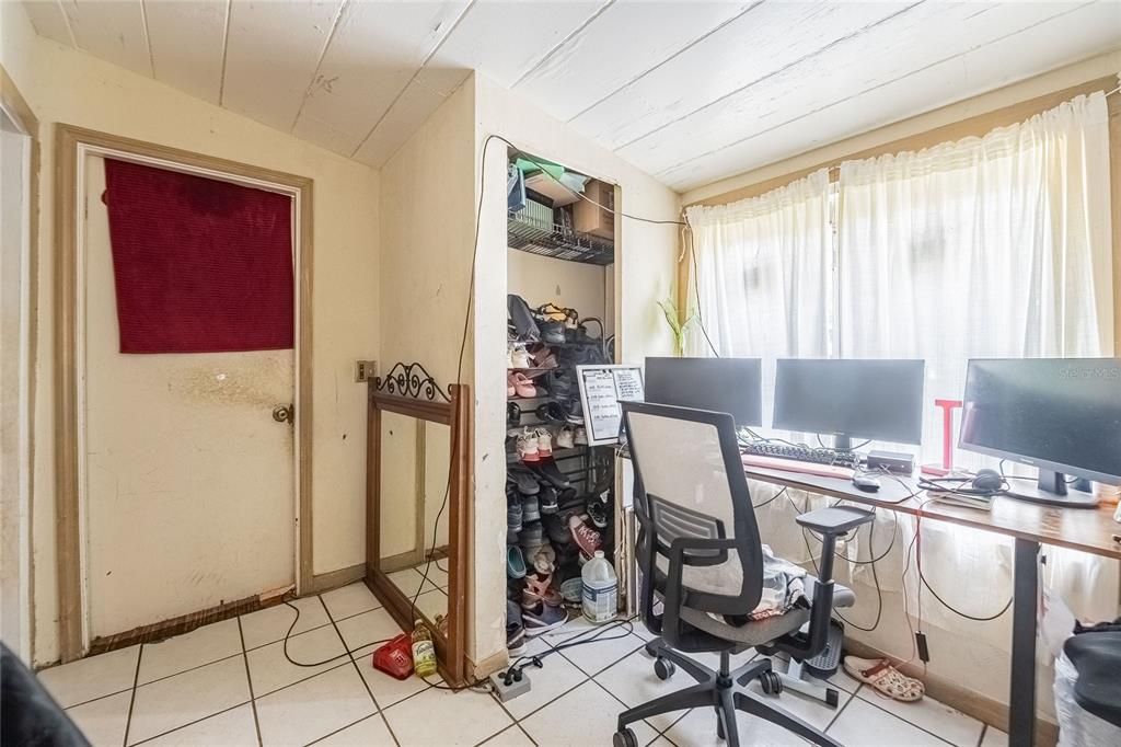 Active With Contract: $119,000 (3 beds, 1 baths, 754 Square Feet)