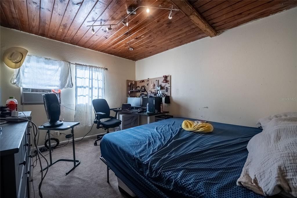 Active With Contract: $119,000 (3 beds, 1 baths, 754 Square Feet)