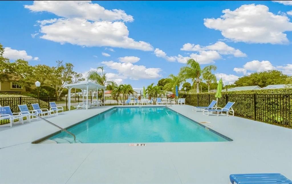 For Sale: $300,000 (3 beds, 2 baths, 1044 Square Feet)