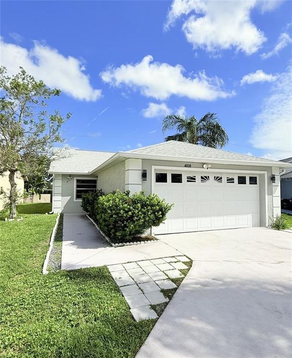 For Sale: $300,000 (3 beds, 2 baths, 1044 Square Feet)