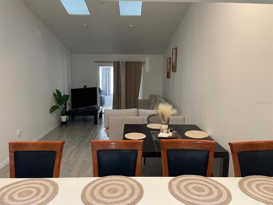 For Sale: $300,000 (3 beds, 2 baths, 1044 Square Feet)