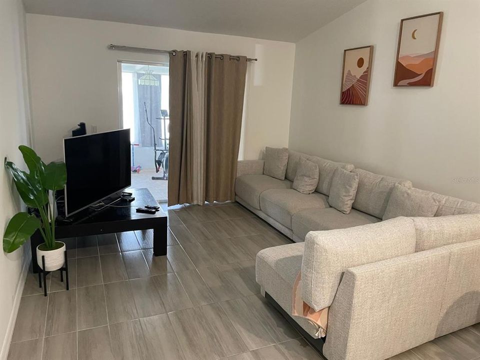 For Sale: $300,000 (3 beds, 2 baths, 1044 Square Feet)