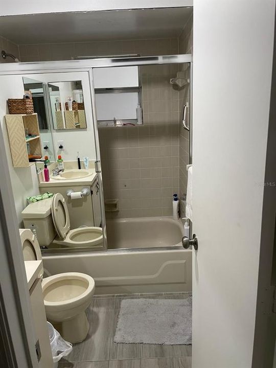 For Sale: $300,000 (3 beds, 2 baths, 1044 Square Feet)