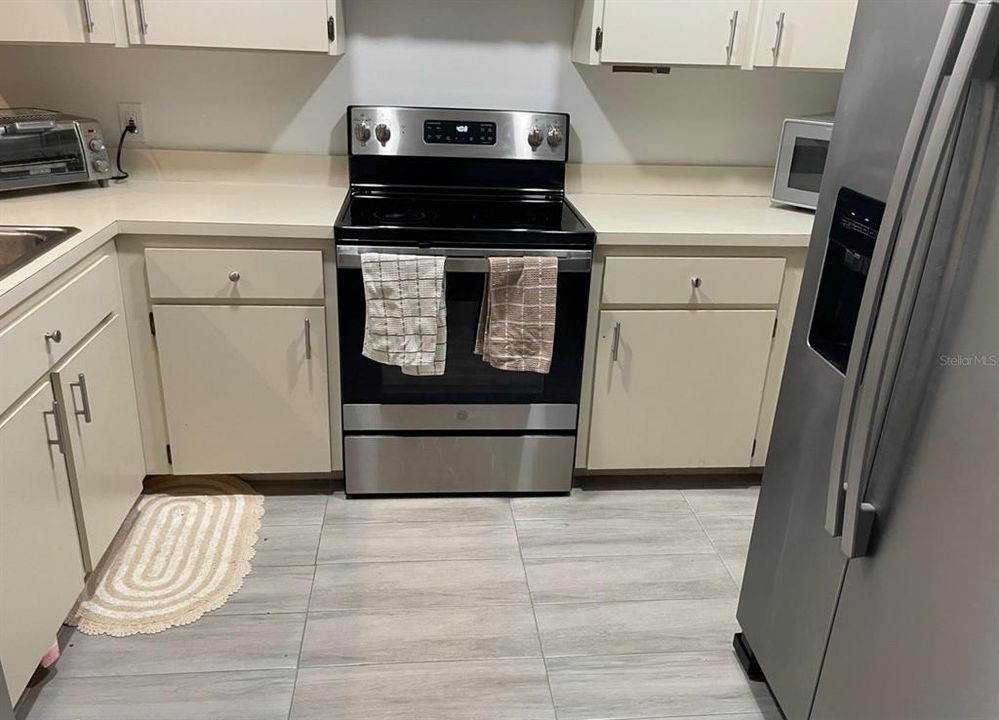 For Sale: $300,000 (3 beds, 2 baths, 1044 Square Feet)