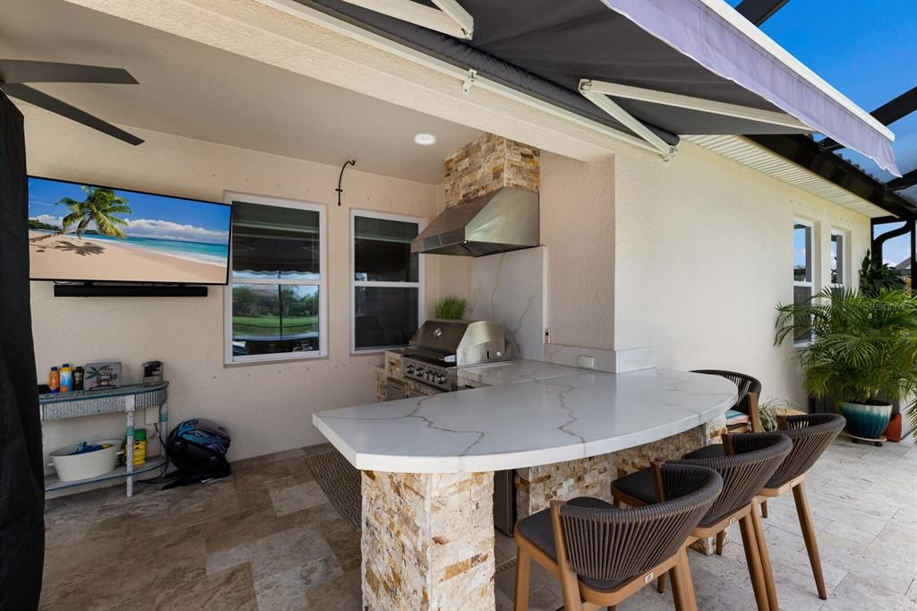 合同活跃: $699,000 (4 贝兹, 2 浴室, 1999 平方英尺)