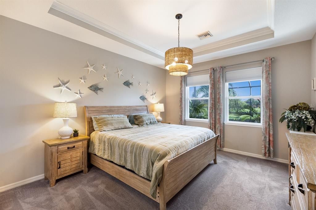 合同活跃: $699,000 (4 贝兹, 2 浴室, 1999 平方英尺)