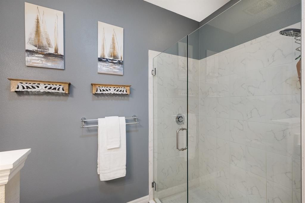 合同活跃: $699,000 (4 贝兹, 2 浴室, 1999 平方英尺)