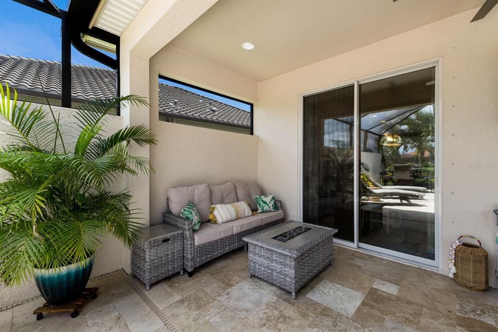 合同活跃: $699,000 (4 贝兹, 2 浴室, 1999 平方英尺)