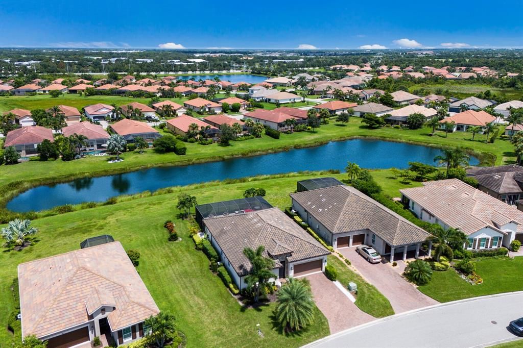 合同活跃: $699,000 (4 贝兹, 2 浴室, 1999 平方英尺)