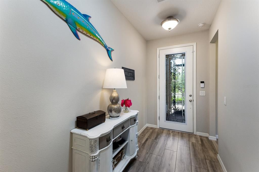 合同活跃: $699,000 (4 贝兹, 2 浴室, 1999 平方英尺)