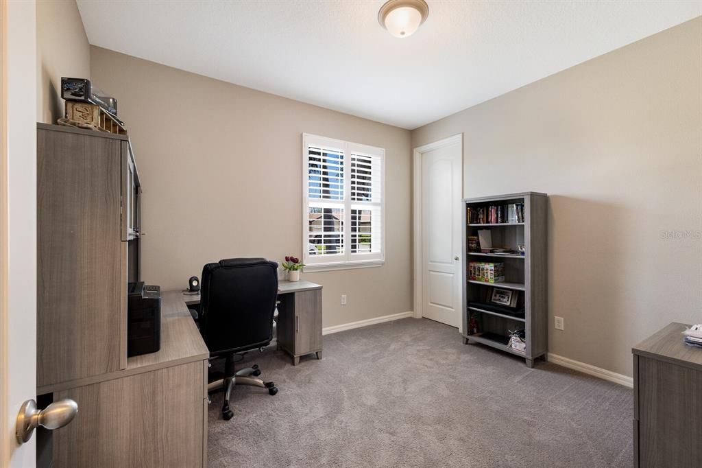 合同活跃: $699,000 (4 贝兹, 2 浴室, 1999 平方英尺)