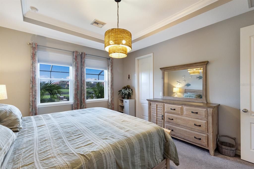 合同活跃: $699,000 (4 贝兹, 2 浴室, 1999 平方英尺)