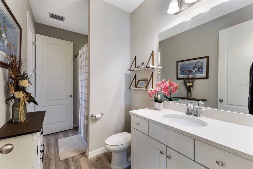 合同活跃: $699,000 (4 贝兹, 2 浴室, 1999 平方英尺)